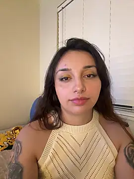 Snapshot of CharmingMaddie chatting on April 9, 2026, 6:19 am CharmingMaddie online show from April 9, 2026, 6:19 am