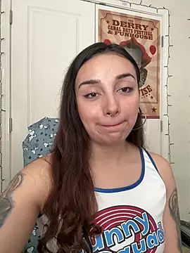 Snapshot of CharmingMaddie chatting on April 17, 2026, 3:15 pm CharmingMaddie online show from April 17, 2026, 3:15 pm