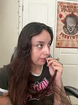 Snapshot of CharmingMaddie chatting on March 22, 2026, 4:19 pm CharmingMaddie online show from March 22, 2026, 4:19 pm