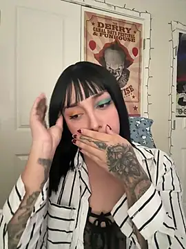 Snapshot of CharmingMaddie chatting on March 5, 2026, 6:59 pm CharmingMaddie online show from March 5, 2026, 6:59 pm