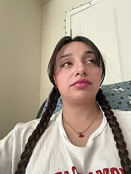 Snapshot of CharmingMaddie chatting on April 7, 2026, 4:53 pm CharmingMaddie online show from April 7, 2026, 4:53 pm