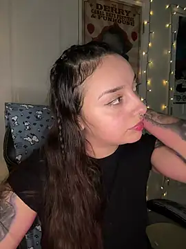 Snapshot of CharmingMaddie chatting on March 9, 2026, 9:57 am CharmingMaddie online show from March 9, 2026, 9:57 am