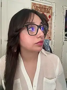 Snapshot of CharmingMaddie chatting on March 16, 2026, 5:59 pm CharmingMaddie online show from March 16, 2026, 5:59 pm