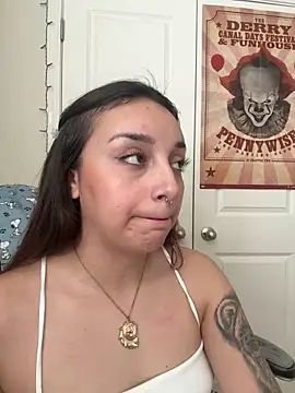 Snapshot of CharmingMaddie chatting on March 25, 2026, 3:33 pm CharmingMaddie online show from March 25, 2026, 3:33 pm