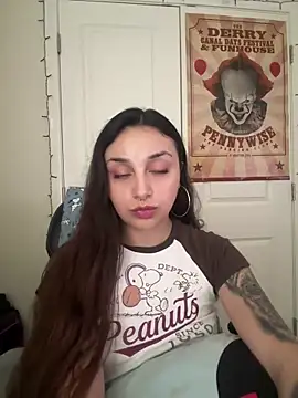 Snapshot of CharmingMaddie chatting on April 15, 2026, 5:50 pm CharmingMaddie online show from April 15, 2026, 5:50 pm