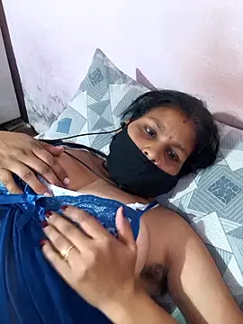 Love-pari077 online show from May 3, 2026, 3:37 pm