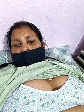 Snapshot of Love-pari077 chatting on April 8, 2026, 4:19 pm Love-pari077 online show from April 8, 2026, 4:19 pm