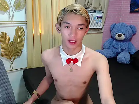 Snapshot of fuckerfriendsxx chatting on April 29, 2026, 10:38 pm fuckerfriendsxx online show from April 29, 2026, 10:38 pm
