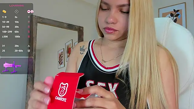 Snapshot of victoria_giraldo chatting on November 29, 2025, 6:46 am victoria giraldo online show from November 29, 2025, 6:46 am