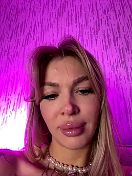 Snapshot of miss_veroNika chatting on December 3, 2025, 3:40 am miss veroNika online show from December 3, 2025, 3:40 am