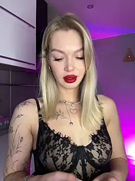 Snapshot of miss_veroNika chatting on December 14, 2025, 5:02 am miss veroNika online show from December 14, 2025, 5:02 am