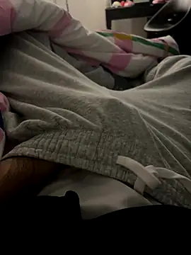 Snapshot of Frankieyyy1 chatting on November 21, 2025, 5:28 am Frankieyyy1 online show from November 21, 2025, 5:28 am