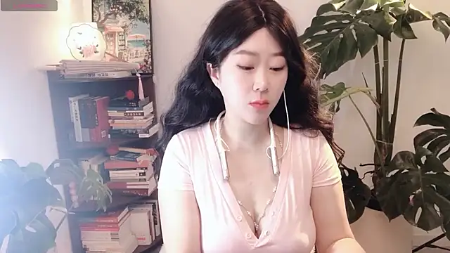 Snapshot of Emmaq996 chatting on February 25, 2026, 1:17 am Emmaq996 online show from February 25, 2026, 1:17 am