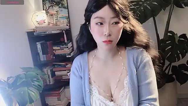 Snapshot of Emmaq996 chatting on February 6, 2026, 1:56 am Emmaq996 online show from February 6, 2026, 1:56 am