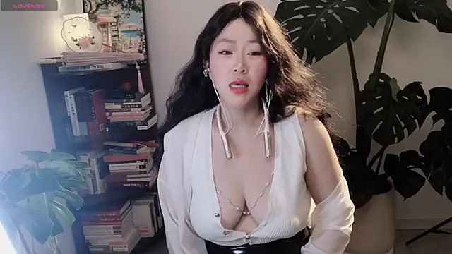 Snapshot of Emmaq996 chatting on February 7, 2026, 2:19 am Emmaq996 online show from February 7, 2026, 2:19 am