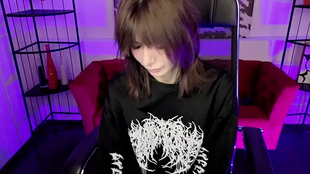 CrystallBloom online show from April 1, 2026, 1:19 am