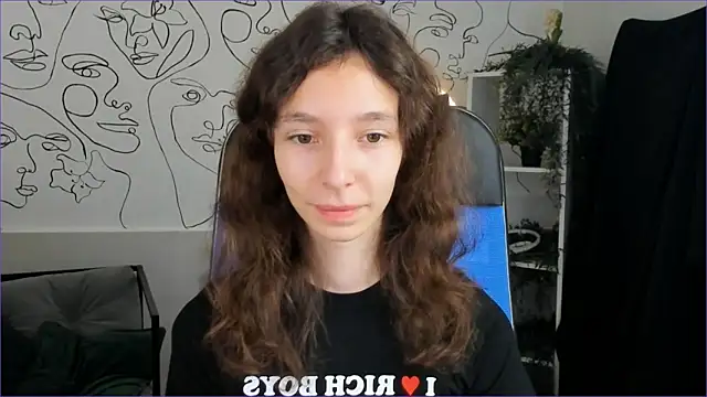 EmmanuellBrown online show from October 17, 2025, 1:02 pm