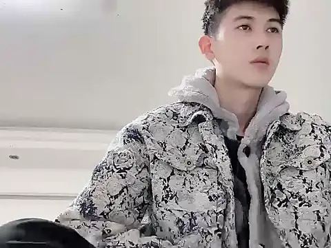 xiaojie2563 online show from December 1, 2025, 11:11 am