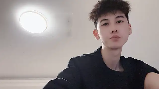 xiaojie2563 online show from October 29, 2025, 7:13 pm