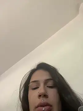 sereiaruiva99 online show from May 11, 2026, 5:54 pm