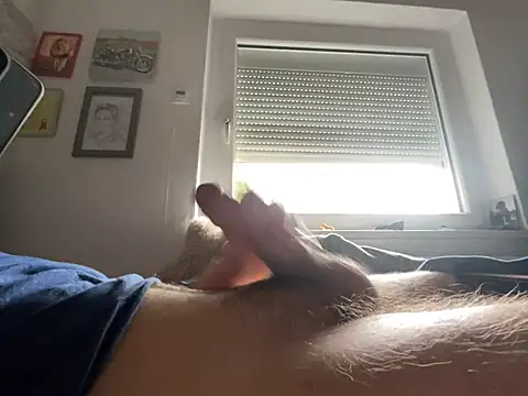 xmilolivex online show from March 8, 2026, 8:17 am