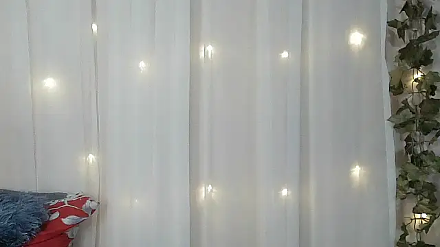 Snapshot of angelainparis28 chatting on November 25, 2025, 5:08 am angelainparis28 online show from November 25, 2025, 5:08 am