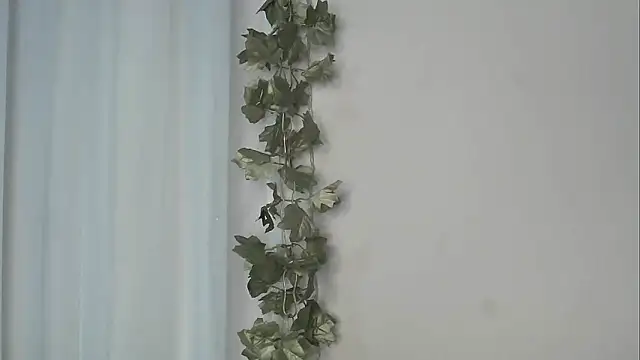 Snapshot of angelainparis28 chatting on November 12, 2025, 7:18 pm angelainparis28 online show from November 12, 2025, 7:18 pm