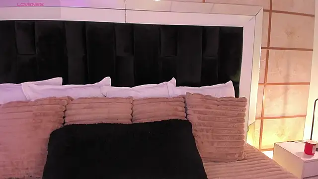 GretaVelvet online show from April 1, 2026, 7:55 pm