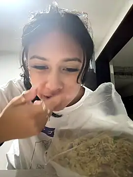 lynn9000 online show from November 11, 2025, 7:47 am