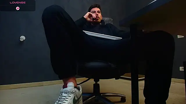 EnzoRace online show from September 28, 2025, 4:41 am