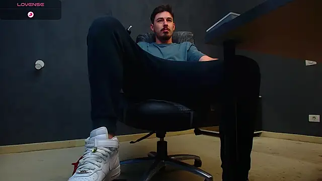 EnzoRace online show from October 15, 2025, 10:12 am