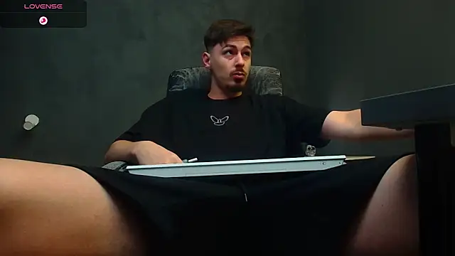 EnzoRace online show from September 12, 2025, 4:34 am