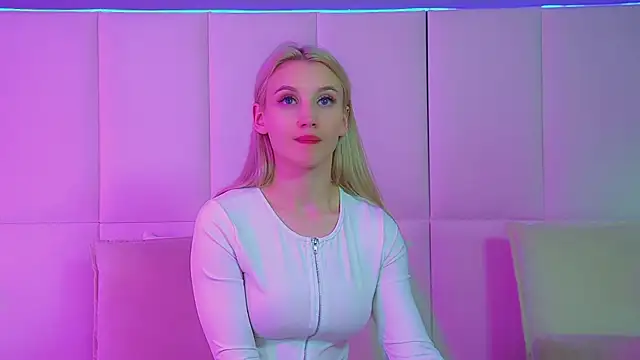 StacyEvances online show from September 23, 2025, 7:04 am