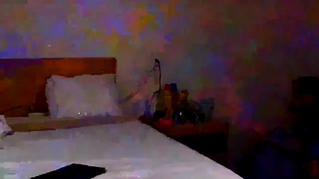 Snapshot of SparklesB1tch chatting on November 23, 2025, 11:31 am SparklesB1tch online show from November 23, 2025, 11:31 am