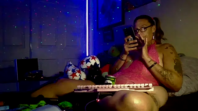 Snapshot of SparklesB1tch chatting on November 10, 2025, 12:43 pm SparklesB1tch online show from November 10, 2025, 12:43 pm