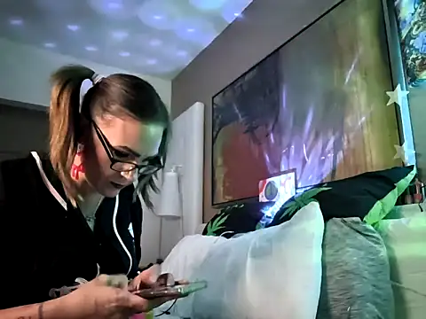 Snapshot of SparklesB1tch chatting on April 13, 2026, 10:19 am SparklesB1tch online show from April 13, 2026, 10:19 am