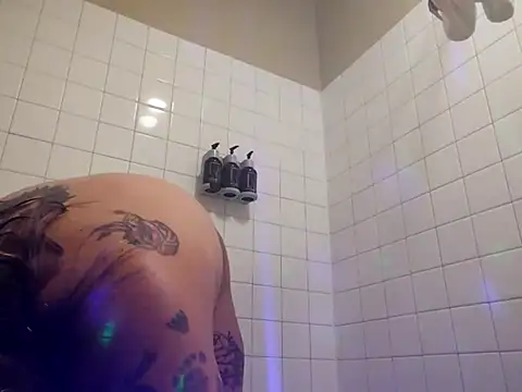 Snapshot of SparklesB1tch chatting on November 15, 2025, 8:40 am SparklesB1tch online show from November 15, 2025, 8:40 am