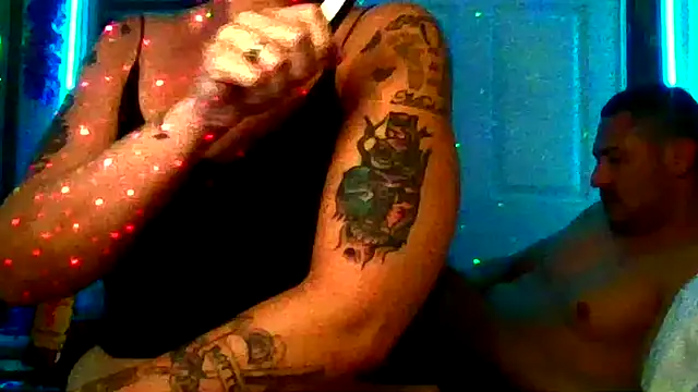 Snapshot of SparklesB1tch chatting on December 15, 2025, 4:35 pm SparklesB1tch online show from December 15, 2025, 4:35 pm