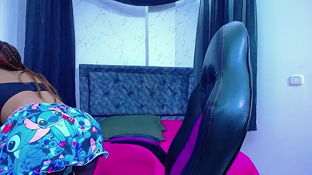 Snapshot of mia__thomson_ chatting on January 7, 2026, 2:22 pm mia thomson online show from January 7, 2026, 2:22 pm