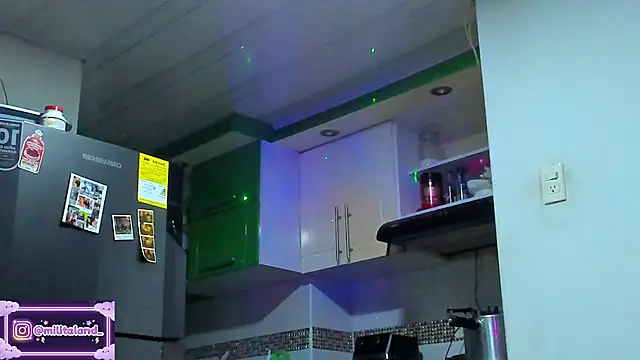 Snapshot of milita_houston chatting on September 30, 2025, 2:39 am milita houston online show from September 30, 2025, 2:39 am