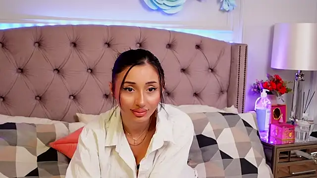 JenniferLovve online show from March 6, 2026, 3:45 am