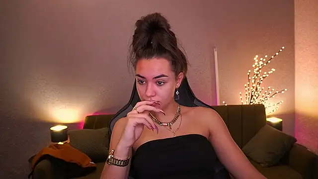 EricaSin online show from October 18, 2025, 7:10 am