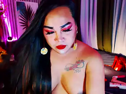 Snapshot of CumFactoryLuna chatting on April 4, 2026, 10:33 am CumFactoryLuna online show from April 4, 2026, 10:33 am