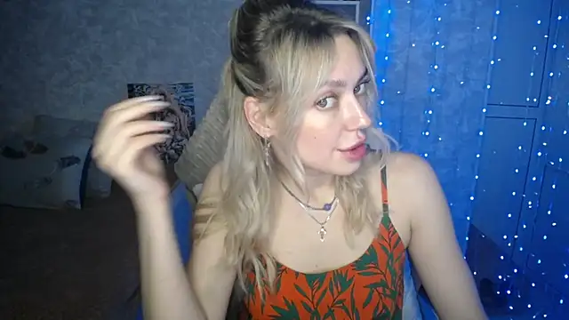 NickyAdamidi online show from November 23, 2025, 4:17 pm