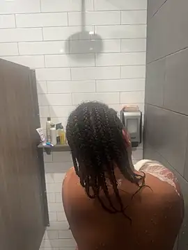 reinagotthroat online show from April 10, 2026, 6:04 pm