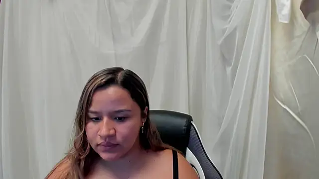 Snapshot of ElaBourn_ chatting on April 9, 2026, 4:24 pm ElaBourn online show from April 9, 2026, 4:24 pm