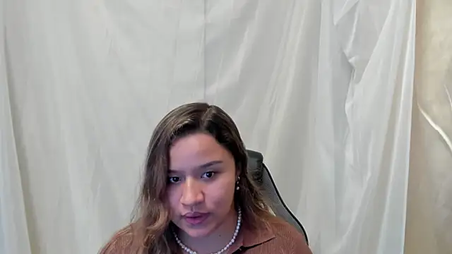 Snapshot of ElaBourn_ chatting on March 24, 2026, 4:40 pm ElaBourn online show from March 24, 2026, 4:40 pm