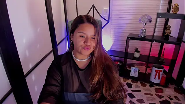 ElaBourn  online show from September 21, 2025, 12:32 pm