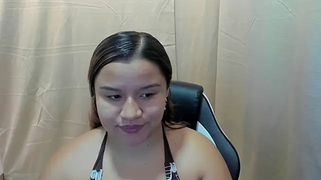 Snapshot of ElaBourn_ chatting on May 8, 2026, 3:49 pm ElaBourn online show from May 8, 2026, 3:49 pm