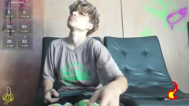 spicy adonhis online show from November 18, 2025, 12:30 pm